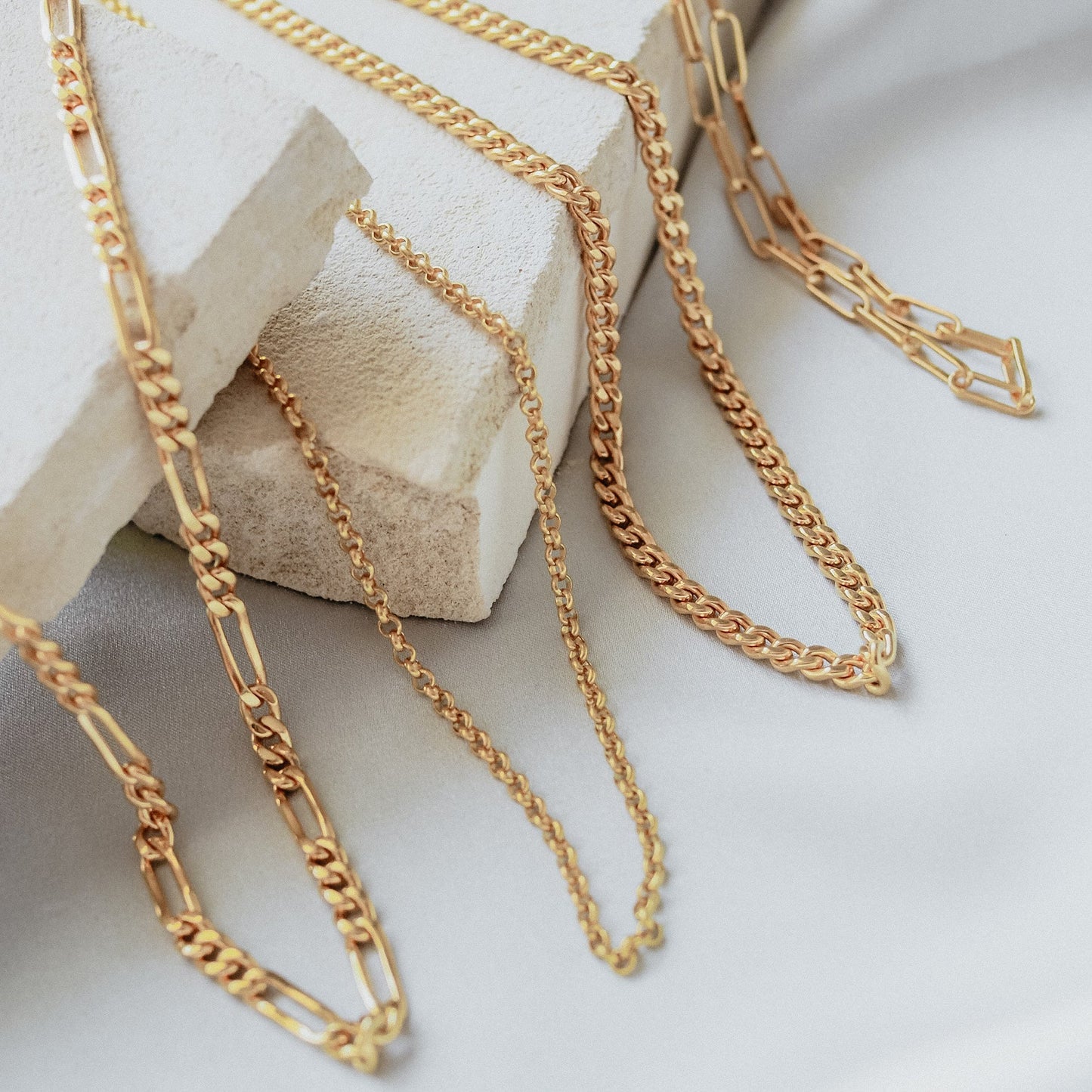 Minimalist Figari Chain Necklace - Gold