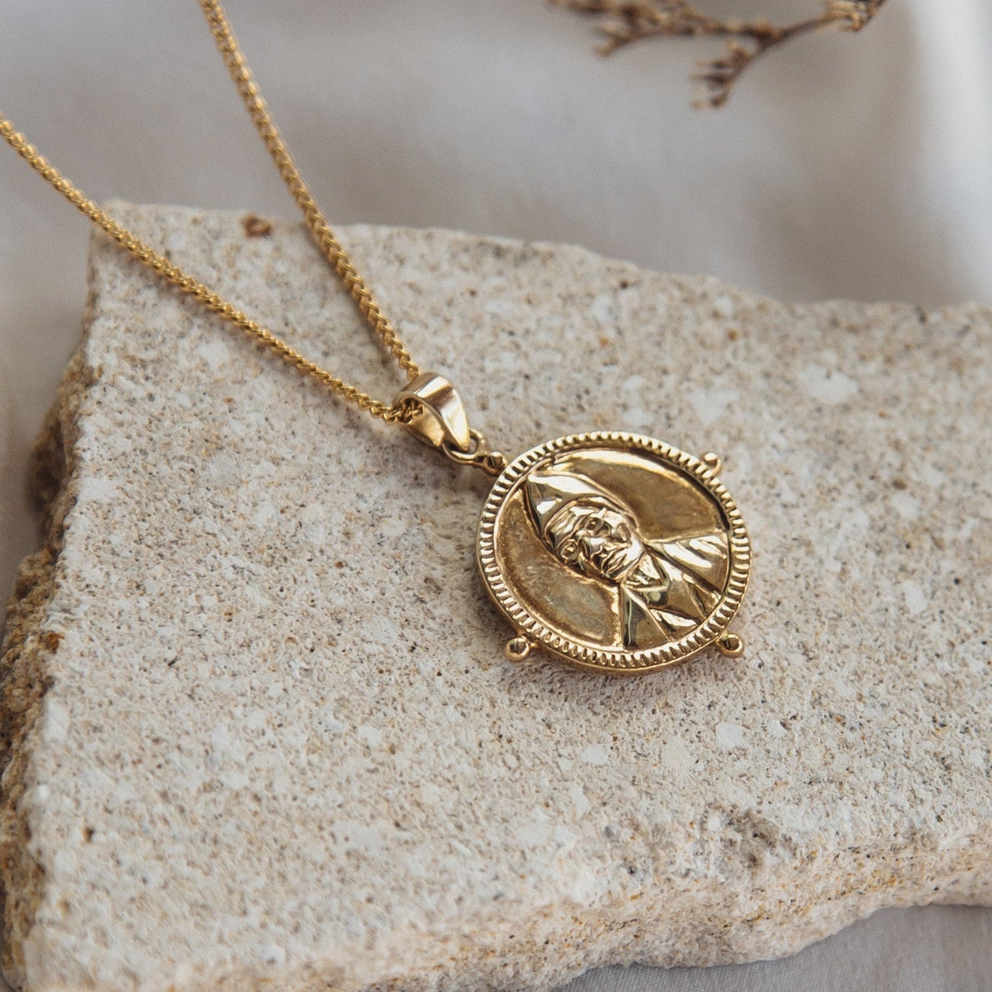 SOJOURNER 'STRENGTH' NECKLACE PENDANT - GOLD