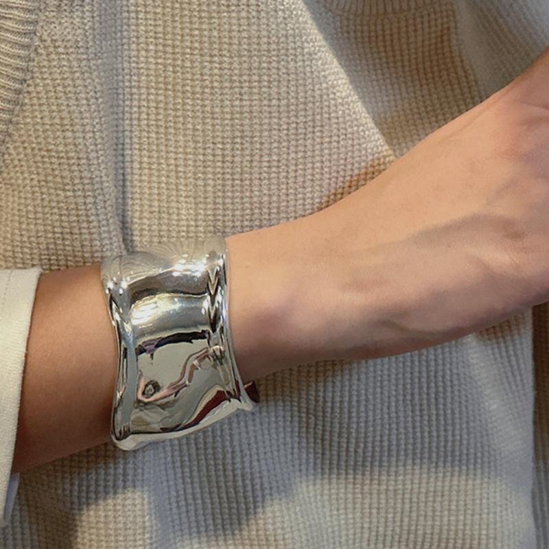 smooth wide-edge bracelet