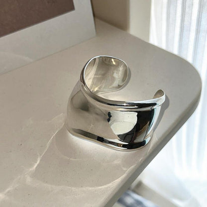 smooth wide-edge bracelet