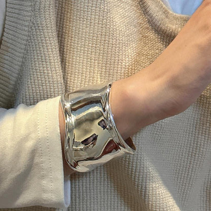 smooth wide-edge bracelet