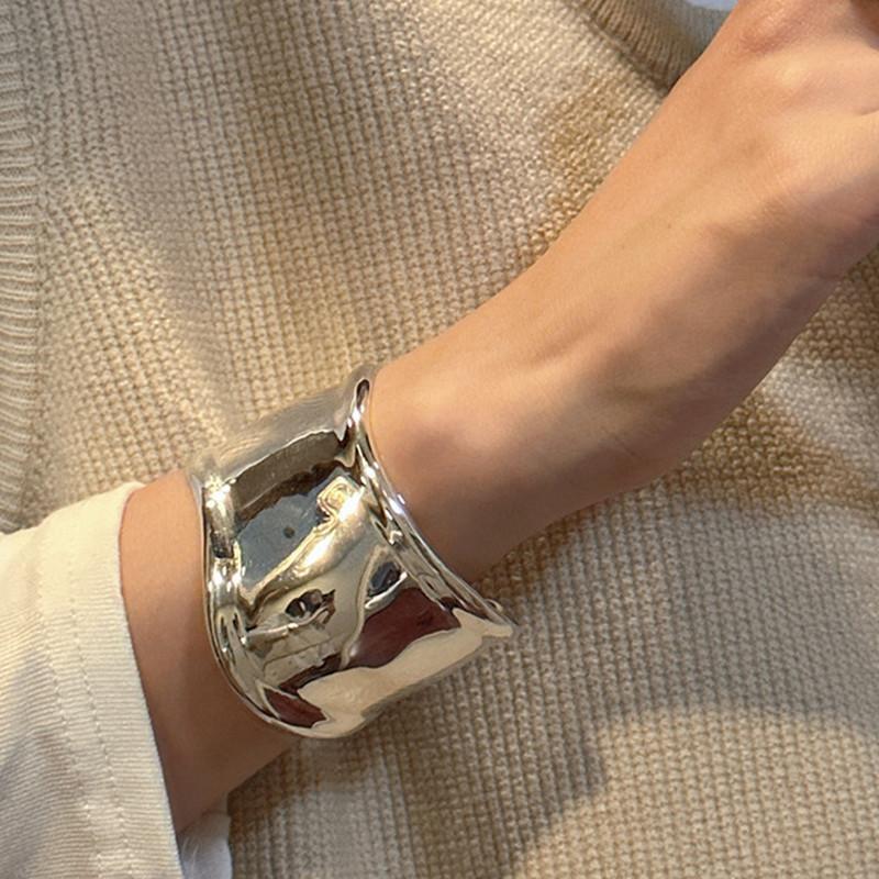 smooth wide-edge bracelet