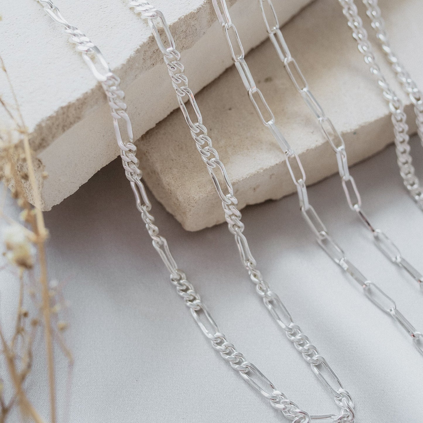 Minimalist Figari Chain Necklace - Silver